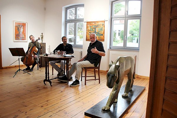 Kunsthaus Koldenhof, Ausstellungseröffnung Inge Flierl, Bildteppiche und Marco Flier, Skulpturen